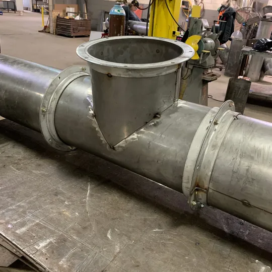 Flanged duct section
