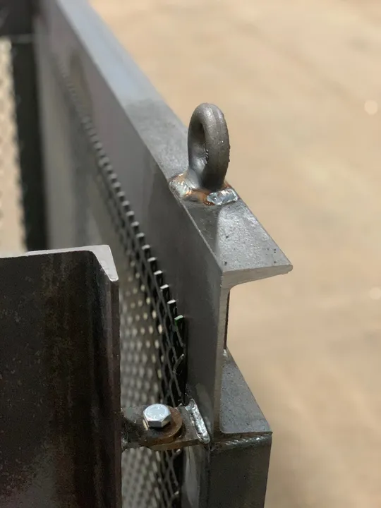 Plate assembly with lifting eye